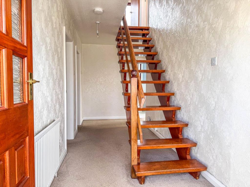 Property photo 2 of 24 6 Fairfield Avenue, Onchan (14).Jpg