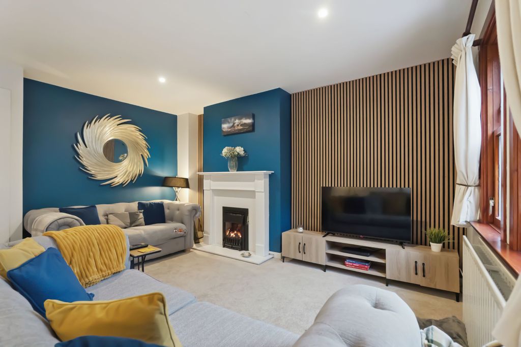 Property photo 2 of 25