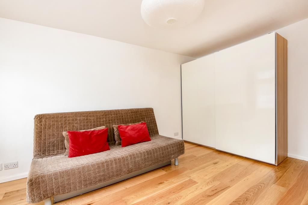 Property photo 3 of 7 Living Room