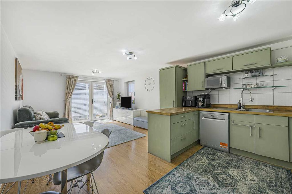 Property photo 2 of 16 Kitchen/Lounge