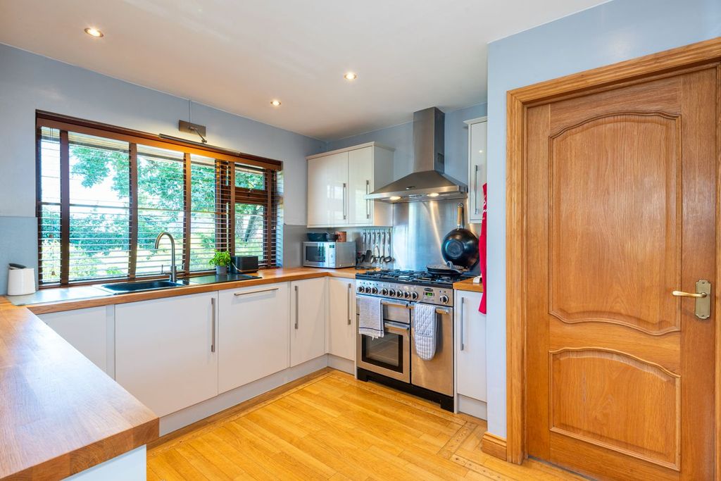 Property photo 3 of 29 Dining Kitchen