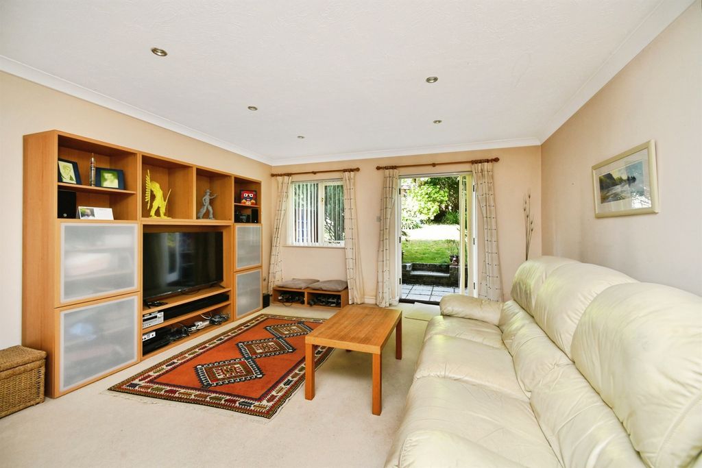 Property photo 2 of 21