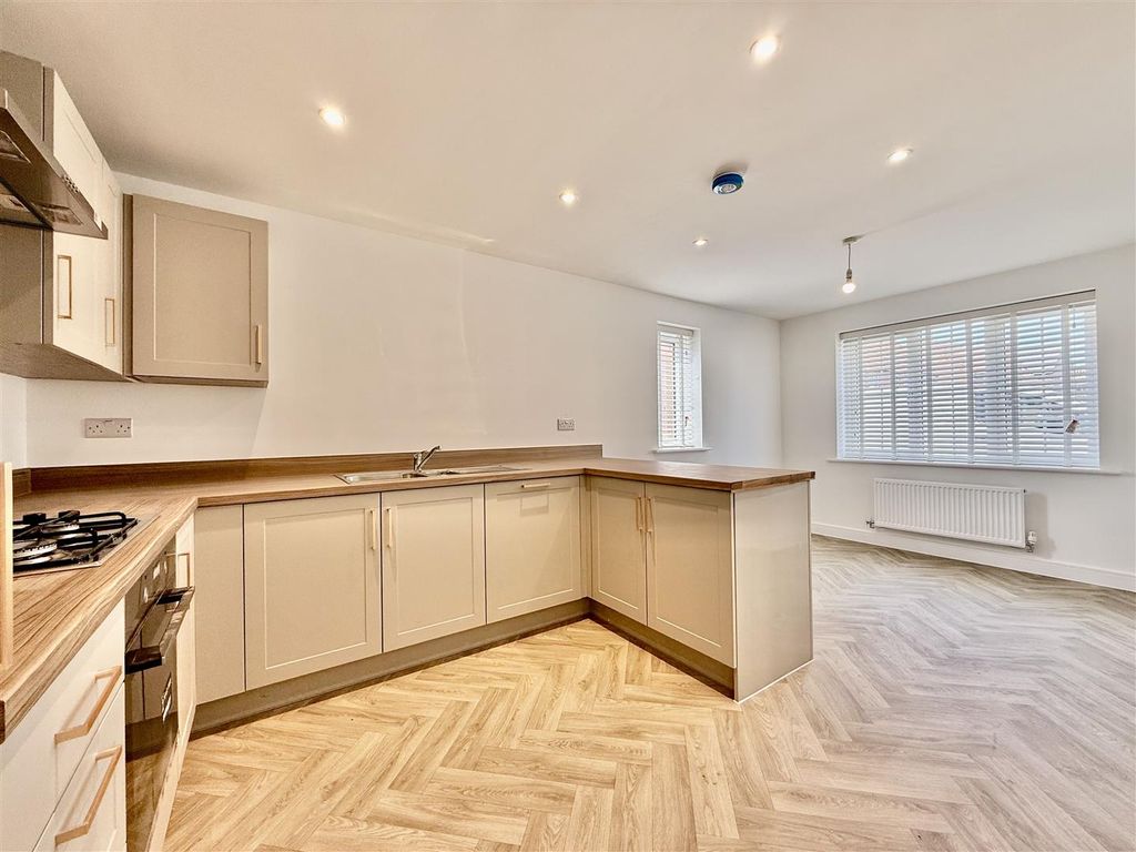 Property photo 2 of 21 2