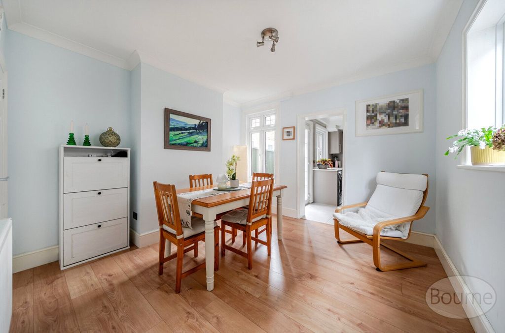 Property photo 3 of 21 Picture No. 14