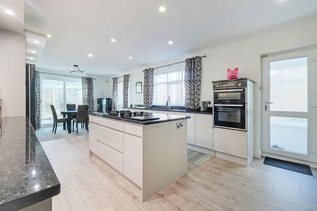 Property photo 2 of 22