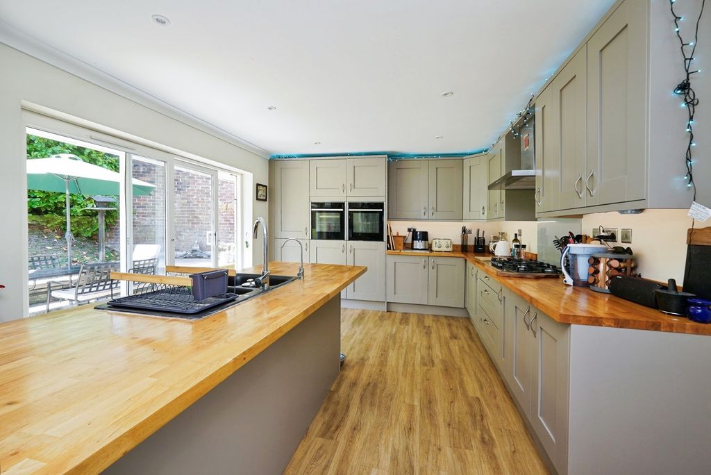 Property photo 2 of 34 Pbox-Img.Jpg