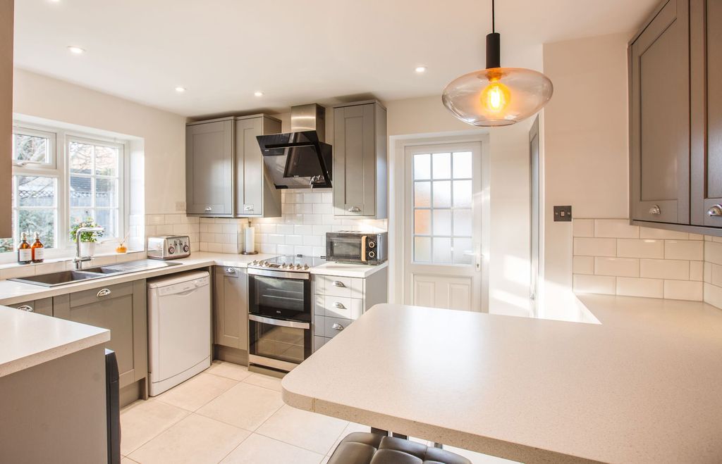 Property photo 3 of 33