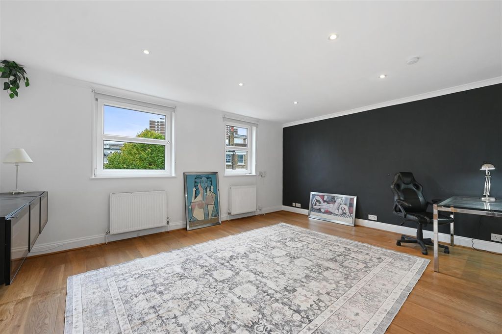 Property photo 2 of 11 Netherwood Road - 27 (1).Jpg