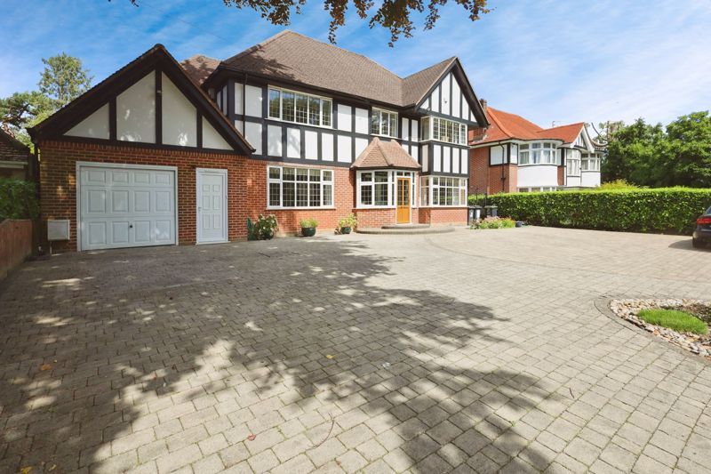 Property photo 1 of 7 Photo 4