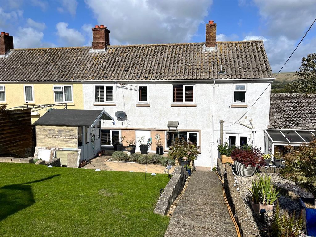 Property photo 2 of 23 4262 Rearandgarden.Jpg