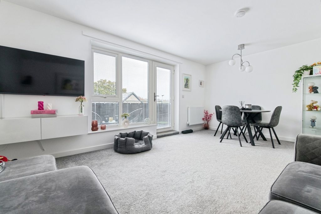 Property photo 3 of 12 Photo