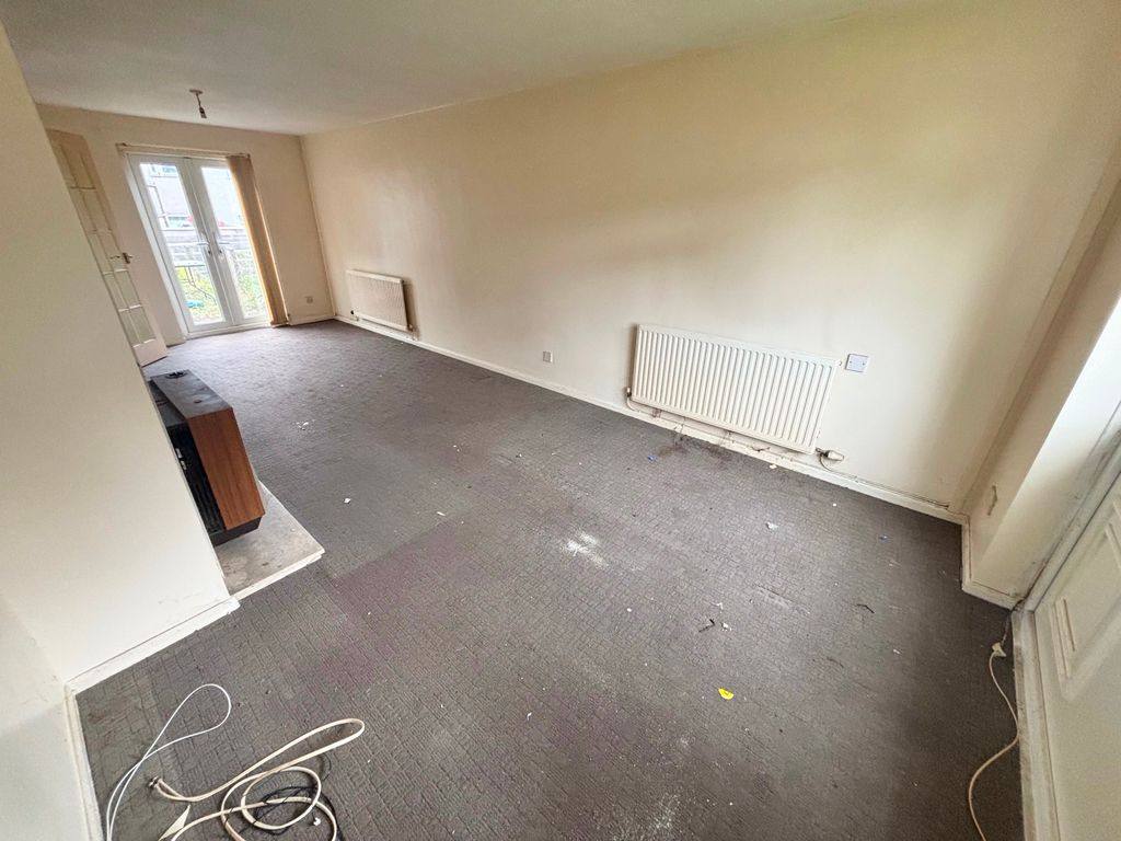 Property photo 3 of 27