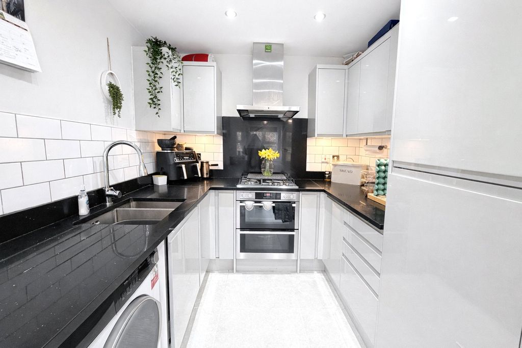 Property photo 2 of 18 Picture No. 05