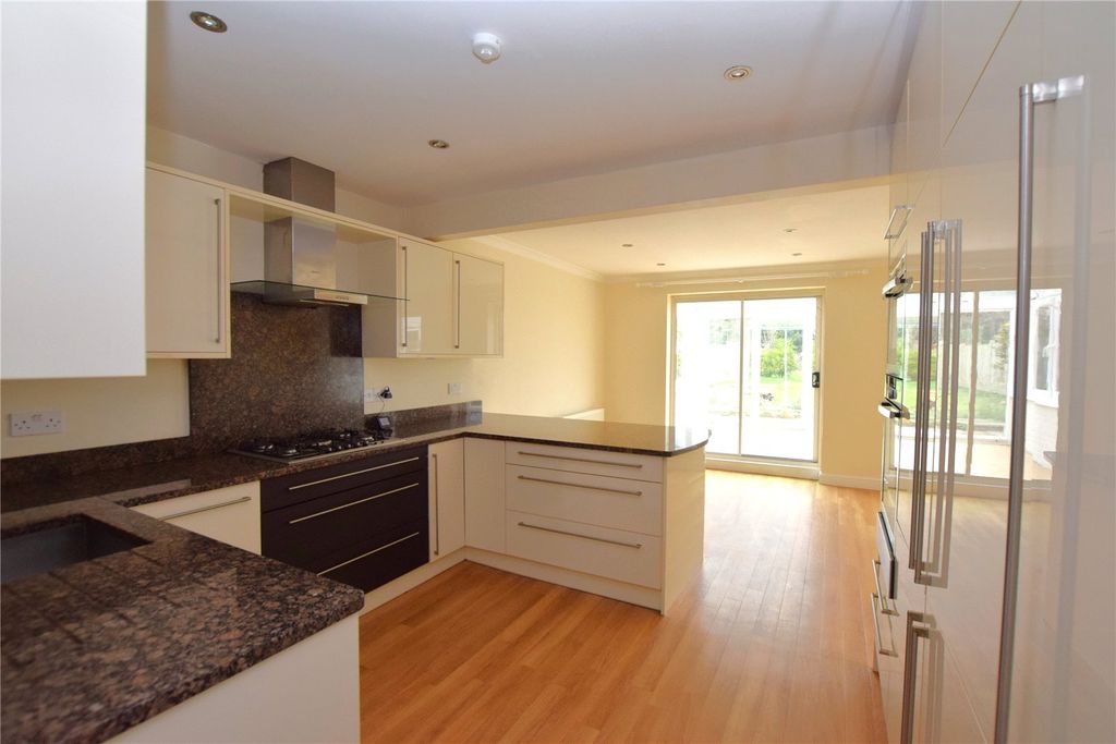 Property photo 3 of 12 Kitchen