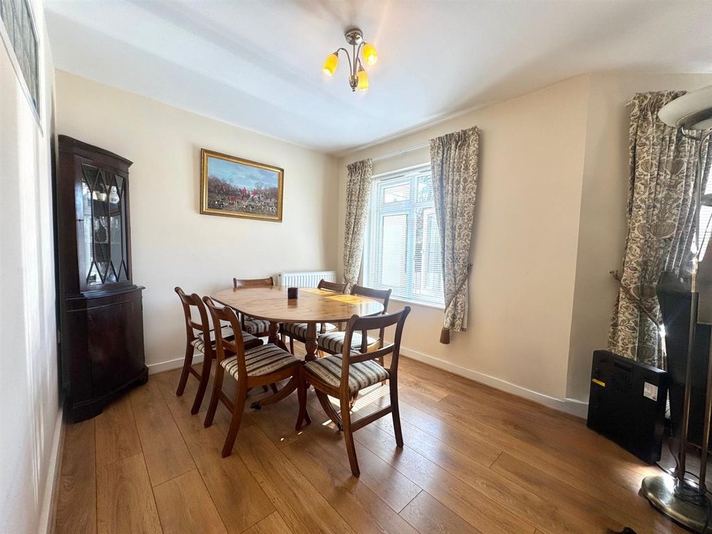 Property photo 3 of 11 Thumbnail_Img_9111.Jpg