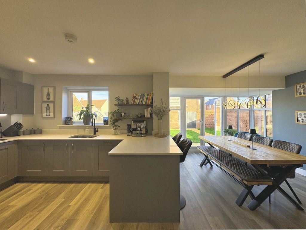 Property photo 2 of 28