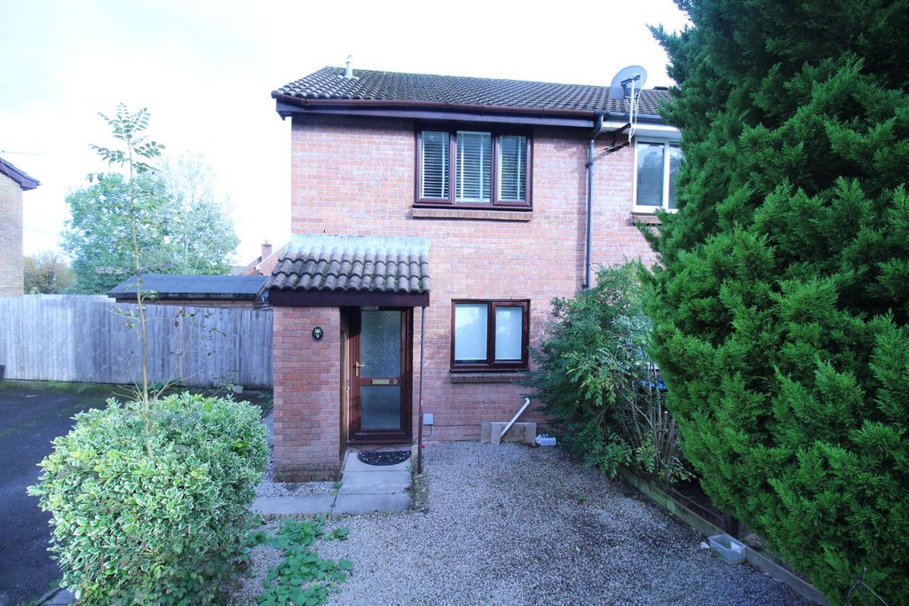 Property photo 1 of 5 Front (Exterior)