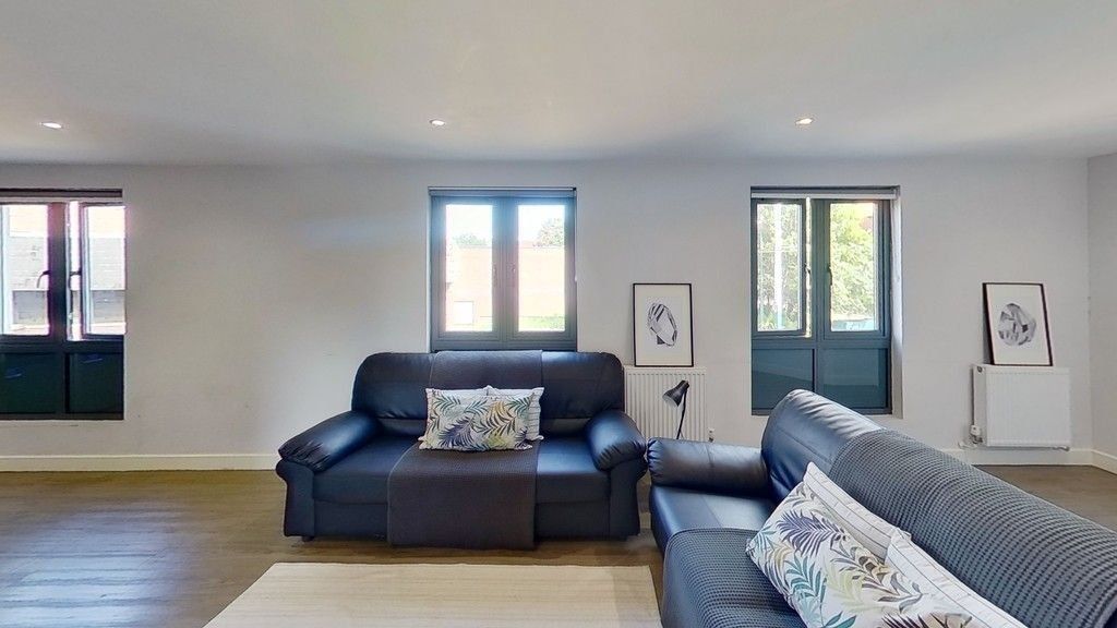 Property photo 3 of 8 Picture No. 05