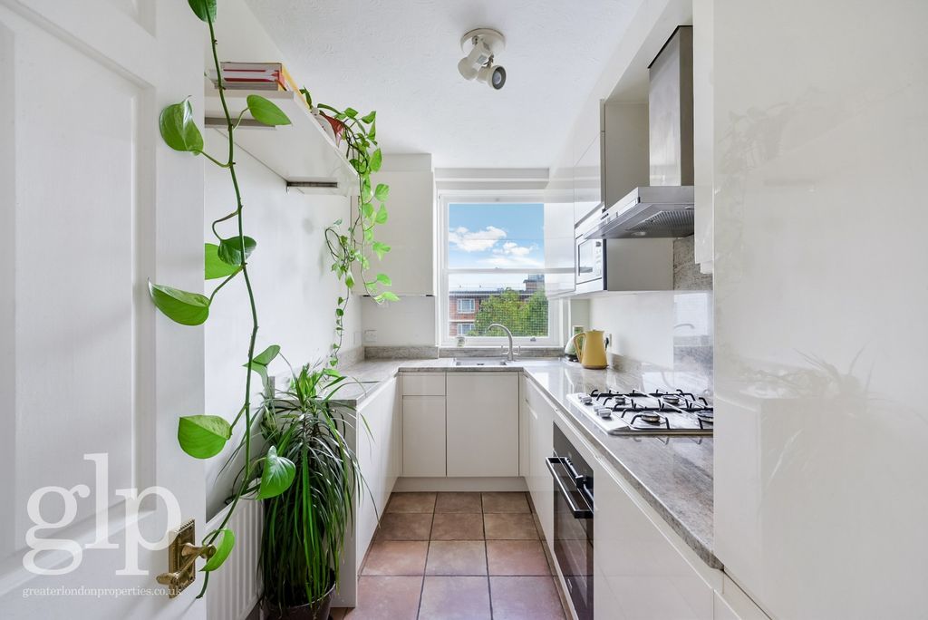 Property photo 3 of 12 4424342