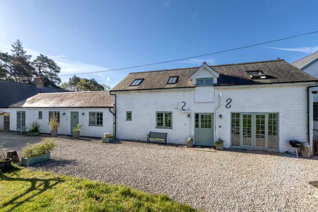 Property photo 3 of 44