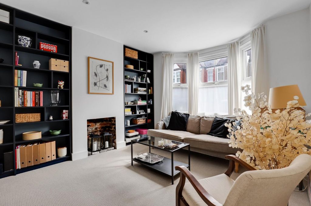 Property photo 3 of 10 06-8d67Jhpropworld - 15 Highclere Street - 1.Jpg
