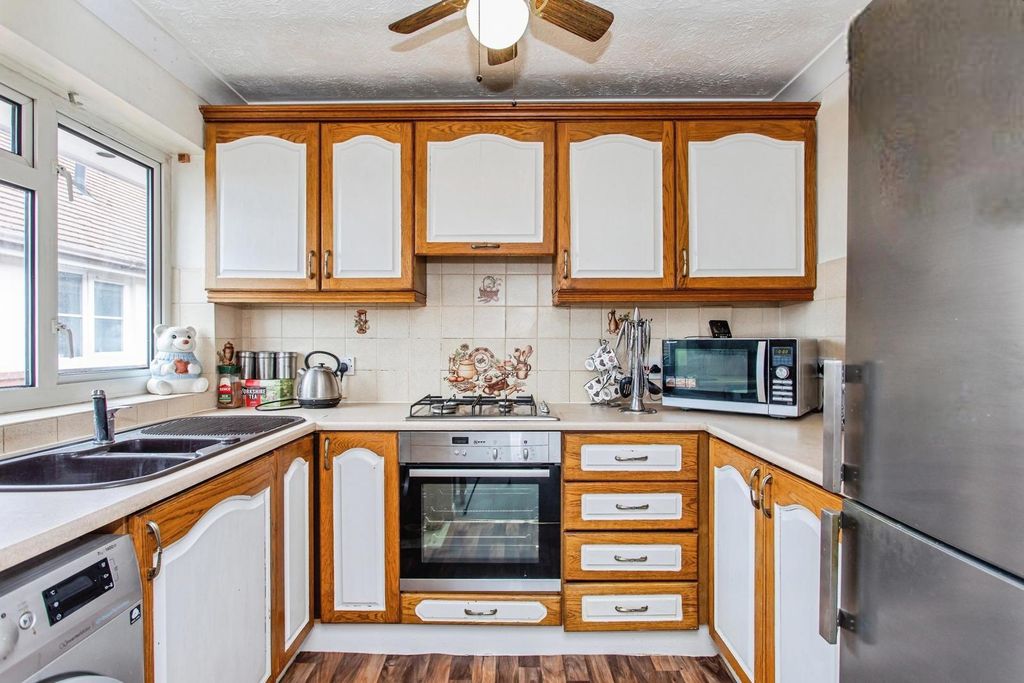 Property photo 3 of 20 Kitchen