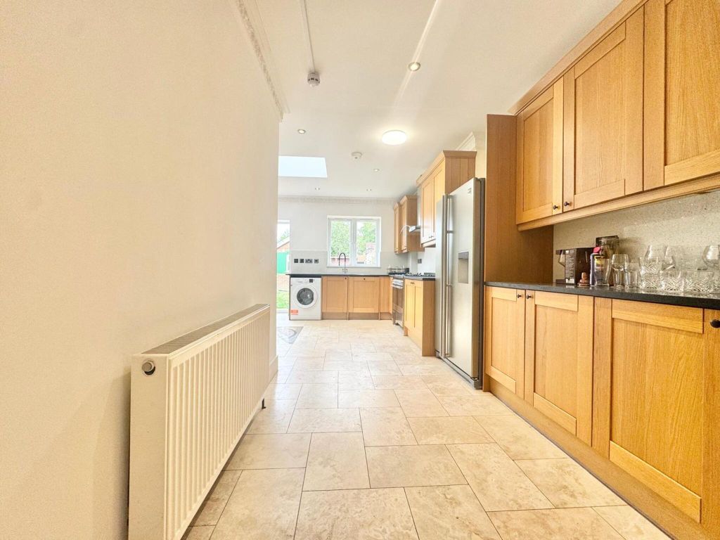 Property photo 2 of 25