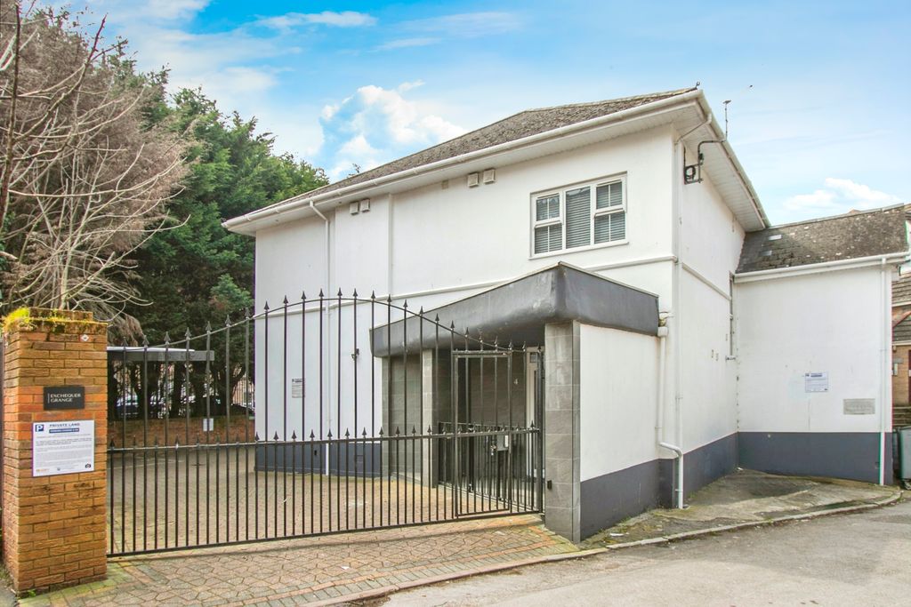 Property photo 1 of 7 Front