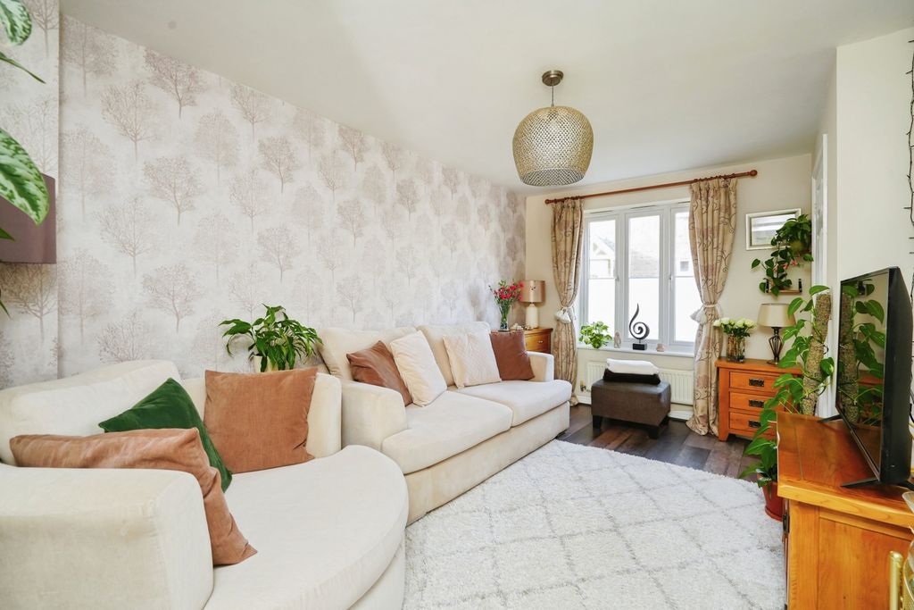 Property photo 3 of 13 Pbox-Img.Jpg