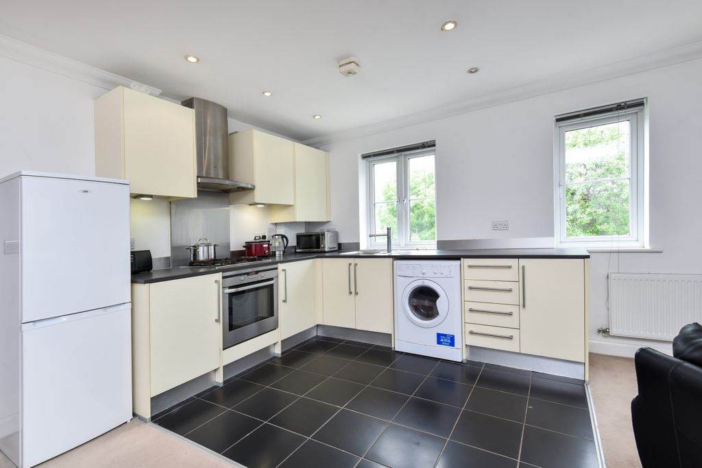 Property photo 3 of 8 Kitchen