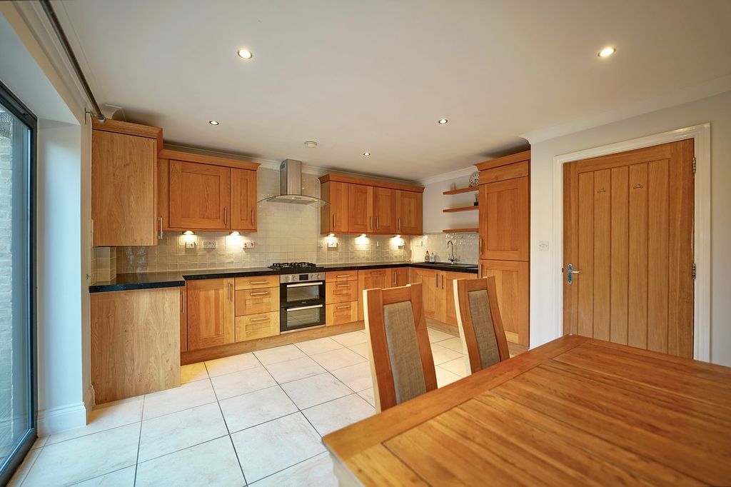 Property photo 2 of 20