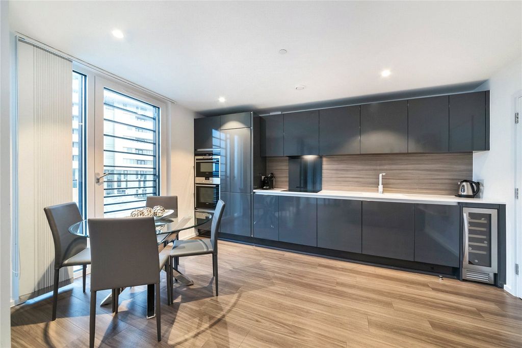 Property photo 2 of 6 Kitchen/Dining Area