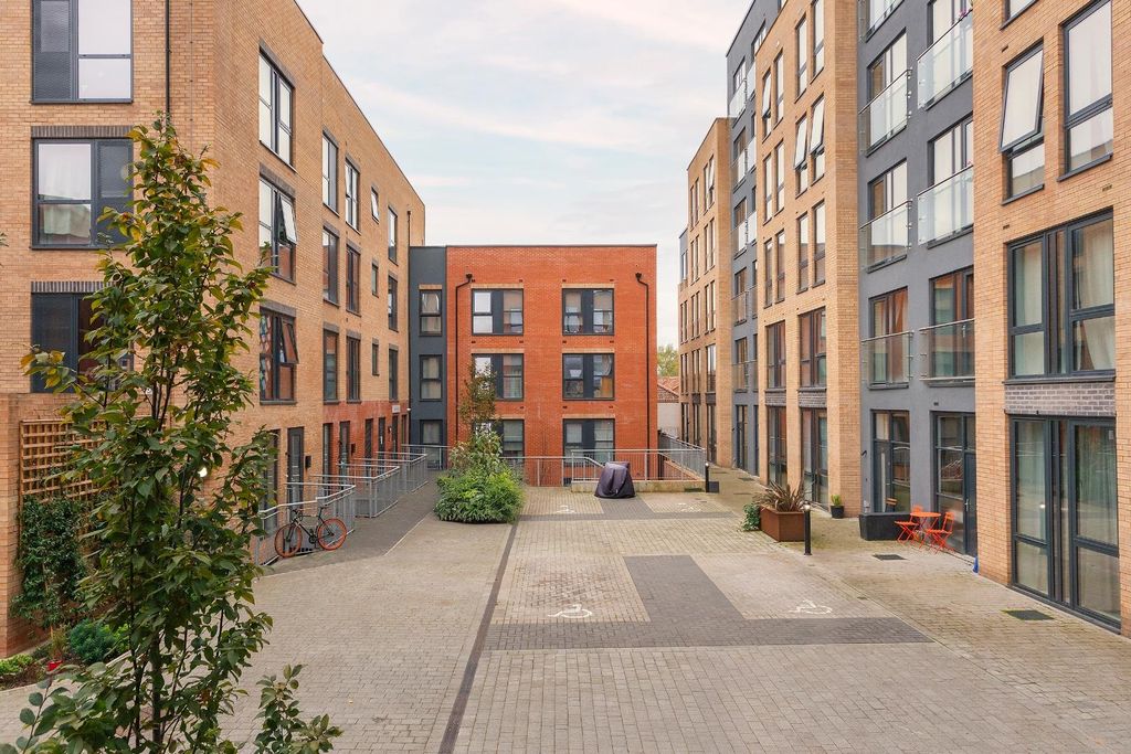 Property photo 2 of 21 1B1Csc - External D.Jpg