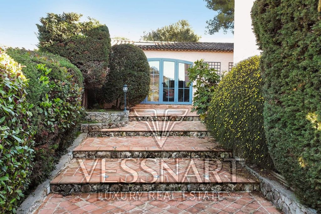 Property photo 1 of 13 Charming Villa With Pool In A Domain
