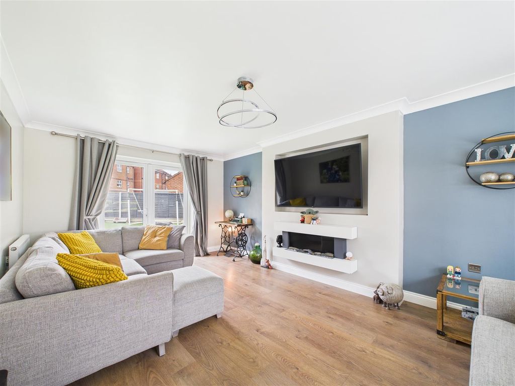 Property photo 3 of 22 Cam03303G0-Pr0237-Still029.Jpg