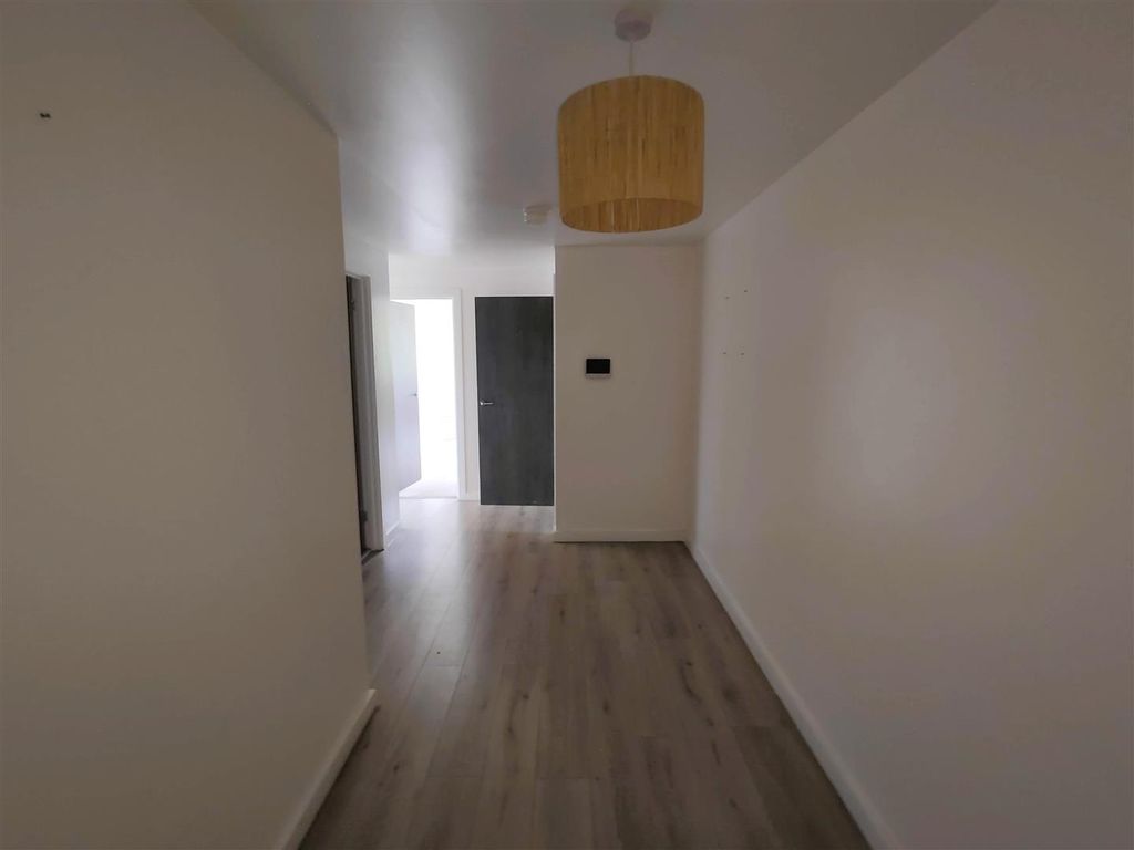 Property photo 3 of 9 Hallway
