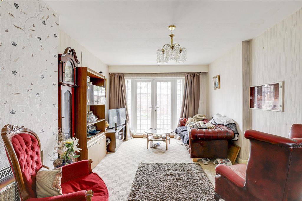 Property photo 2 of 14 6859.Jpg