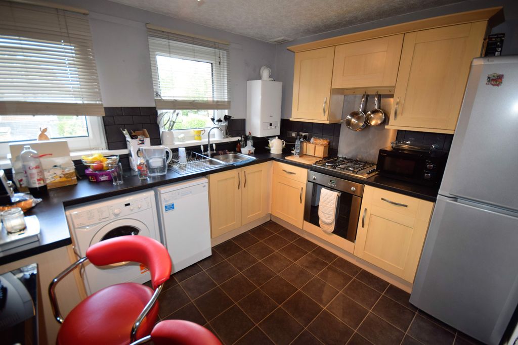 Property photo 3 of 9 Kitchen