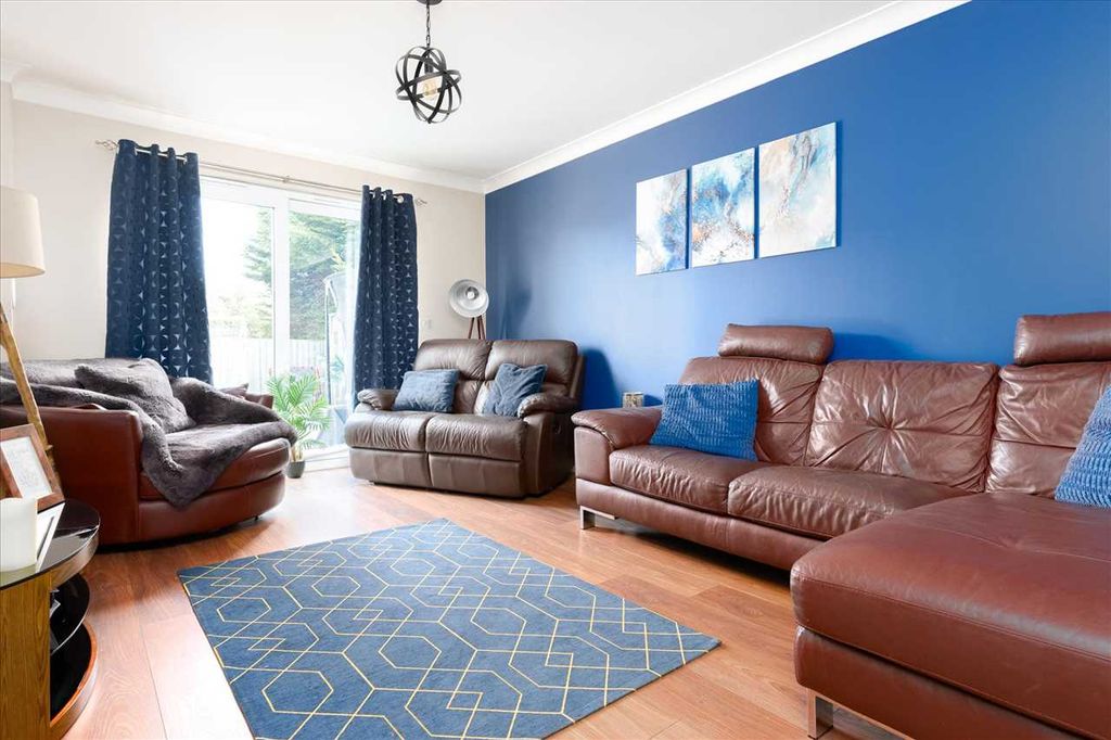 Property photo 2 of 27 Lounge