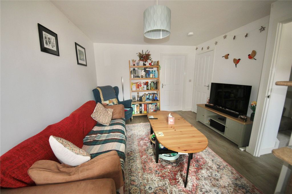 Property photo 2 of 12 Lounge