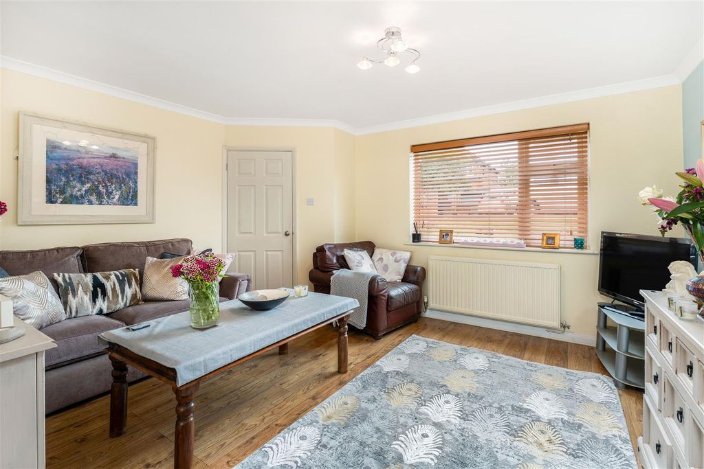 Property photo 3 of 16 15 Ashlade, Middleton Cheney-6.Jpg