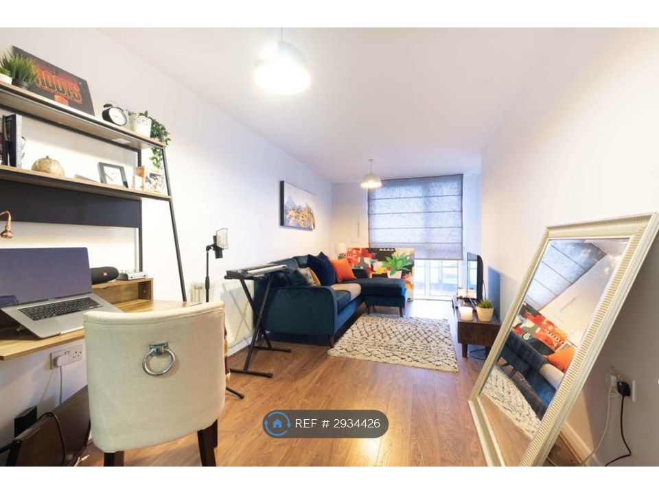 Property photo 1 of 10 Lounge