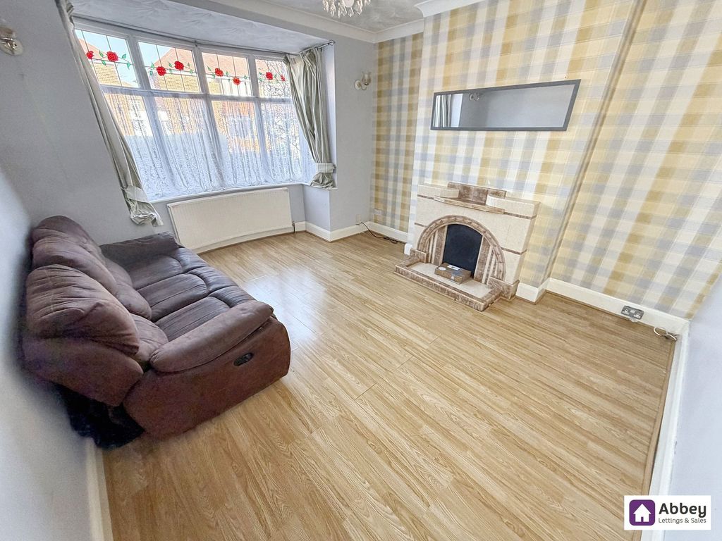 Property photo 2 of 12 Lounge