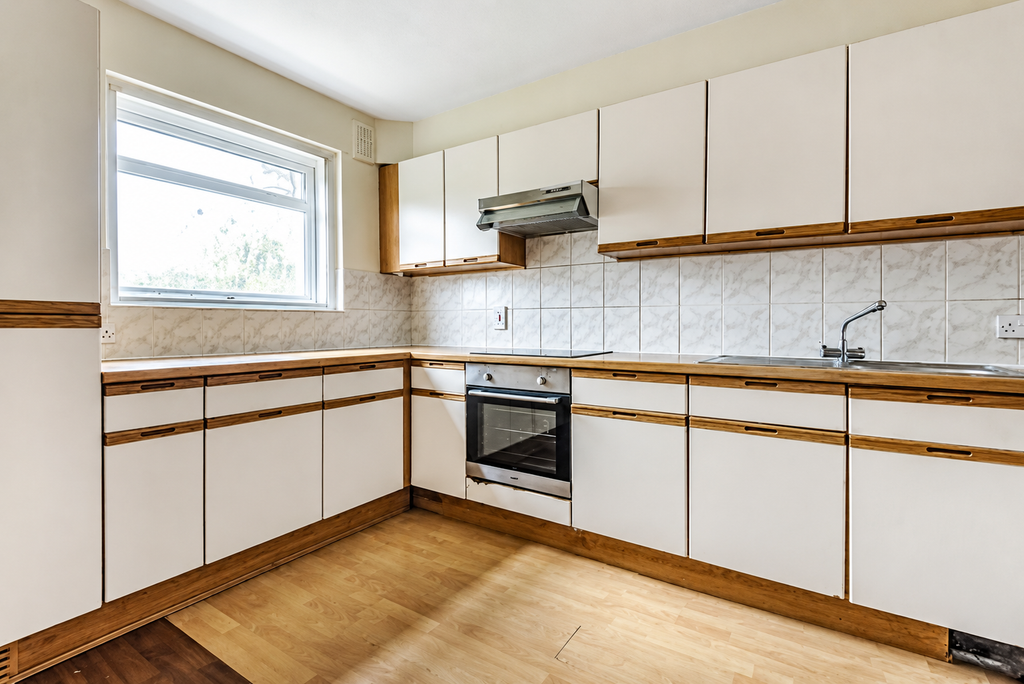 Property photo 2 of 6 Kitchen