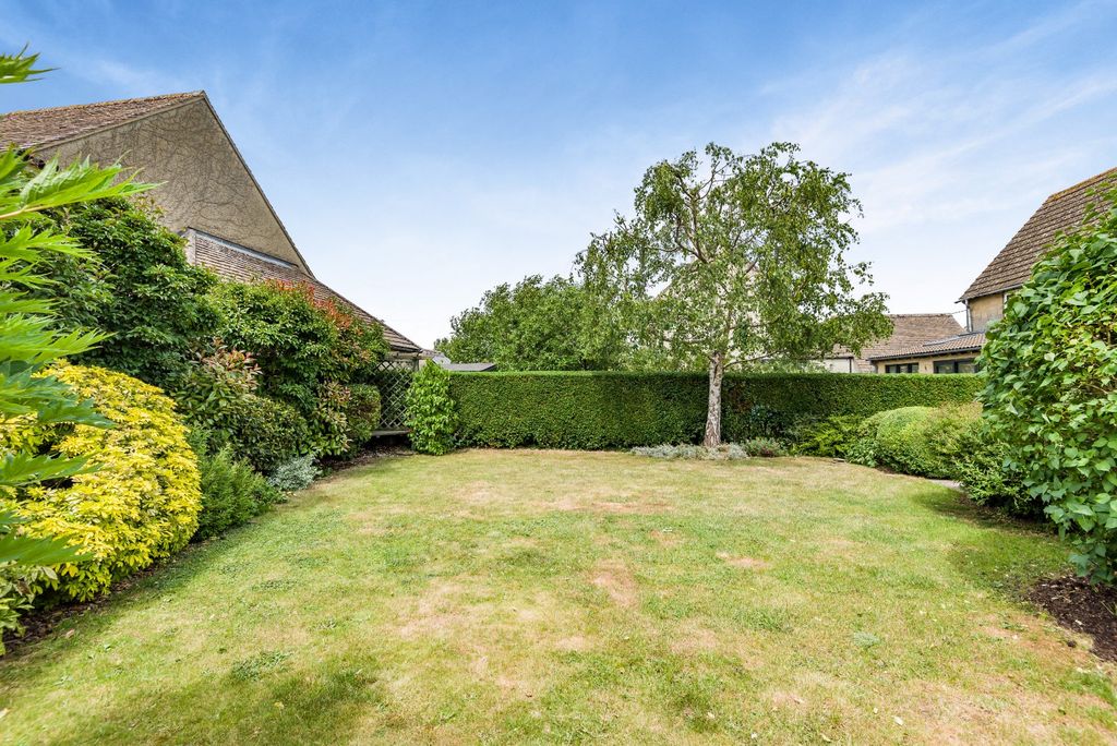 Property photo 2 of 18 Picture No. 12