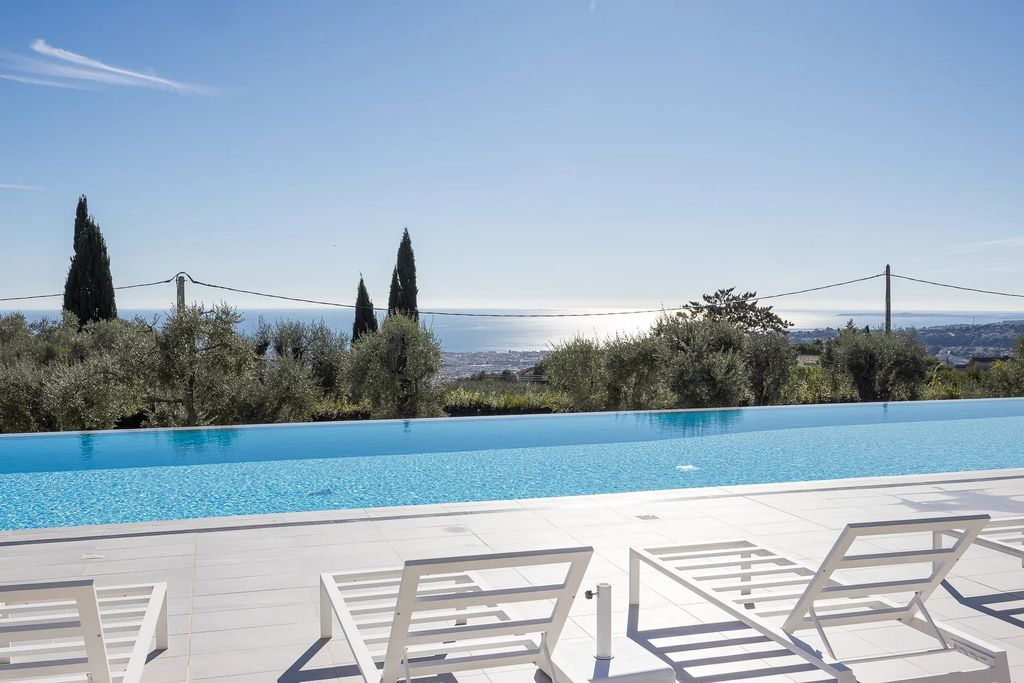 Property photo 2 of 31