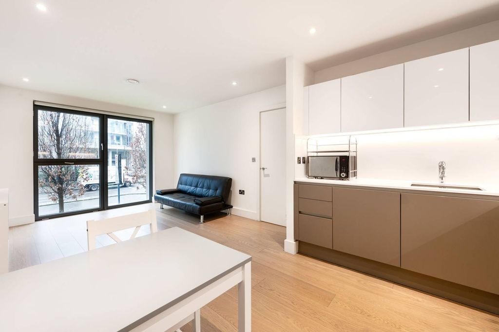 Property photo 2 of 8