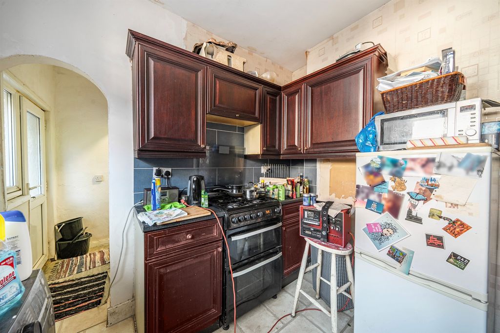 Property photo 3 of 12