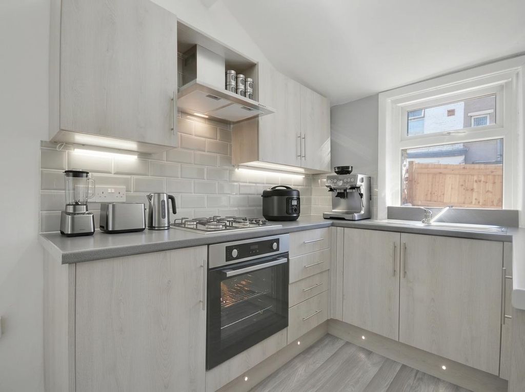 Property photo 3 of 14 Kitchen Furnished