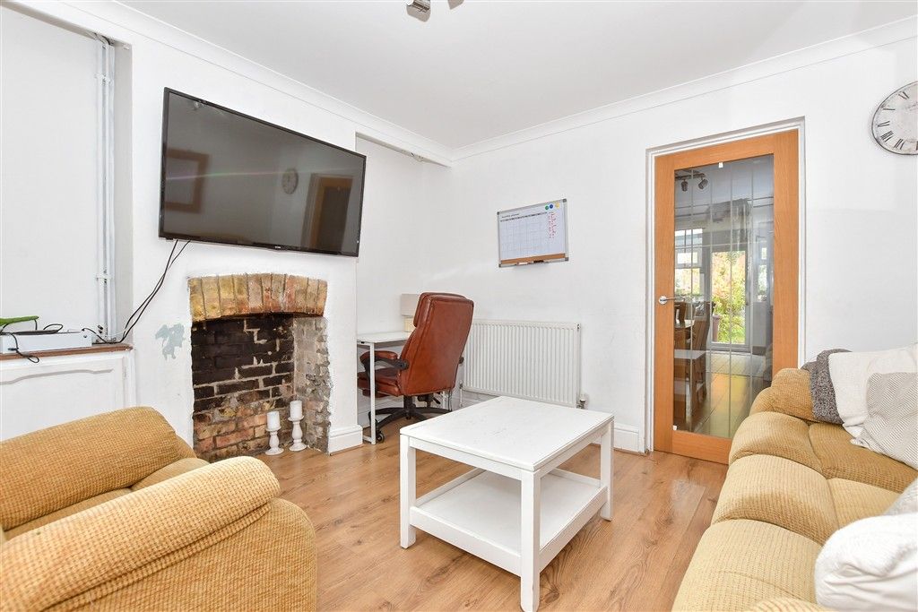 Property photo 1 of 17 Lounge